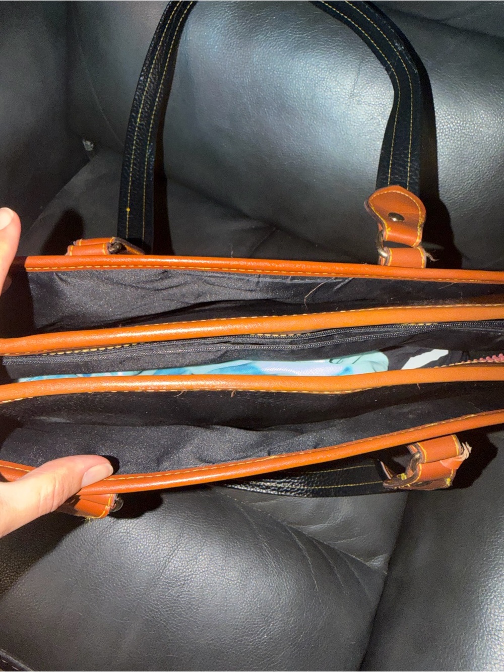 Vintage Dooney & Bourke Black and Tan Pebbled Leather Shoulder Tote - Picture 11 of 15